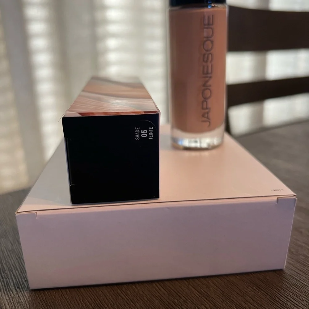 Japonesque Luminous Foundation Flawless Liquid Makeup Shade 05 Full size